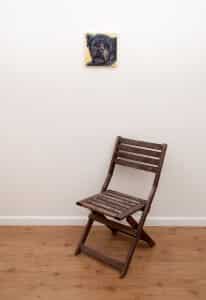 Jax’s Portrait – original acrylic painting by Erica Eriksdotter, with chair Pet portrait of a french bulldog by artist Erica Eriksdotter and a chair