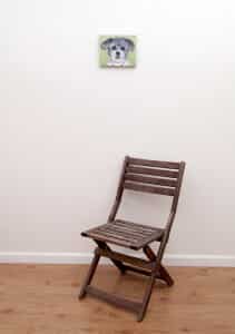 Gadget’s Portrait – original pet portrait painting by Erica Eriksdotter, with chair Pet portrait of a french bulldog by artist Erica Eriksdotter and a chair