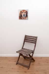 Canela’s Portrait – original pet portrait painting by Erica Eriksdotter, with chair Pet portrait of a french bulldog by artist Erica Eriksdotter and a chair